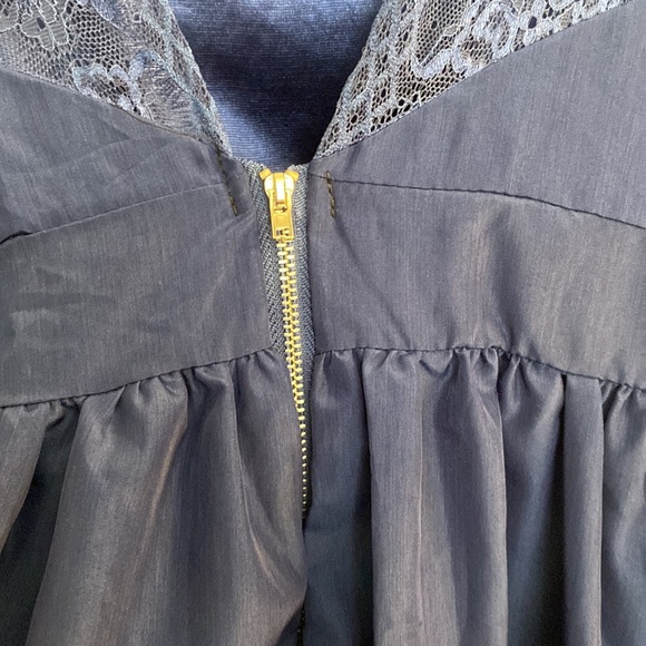 Women’s Design by Korea Blue Silk and Lace top size Medium - Picture 11 of 12